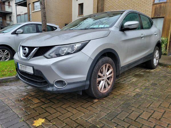 Nissan Qashqai Hatchback, Diesel, 2015, Silver