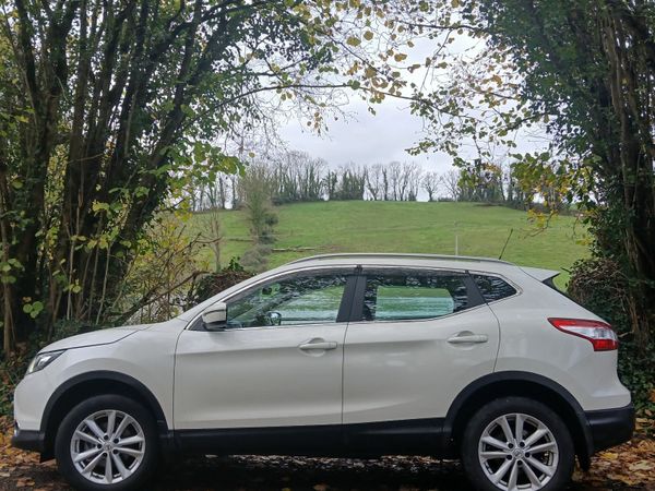 Nissan Qashqai Hatchback, Diesel, 2016, White