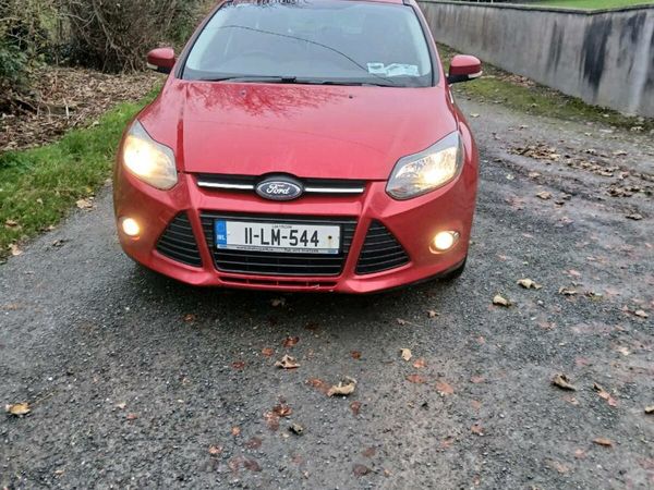 Ford Focus Hatchback, Petrol, 2011, Red