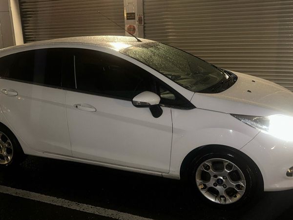 Ford Fiesta Hatchback, Petrol, 2012, White