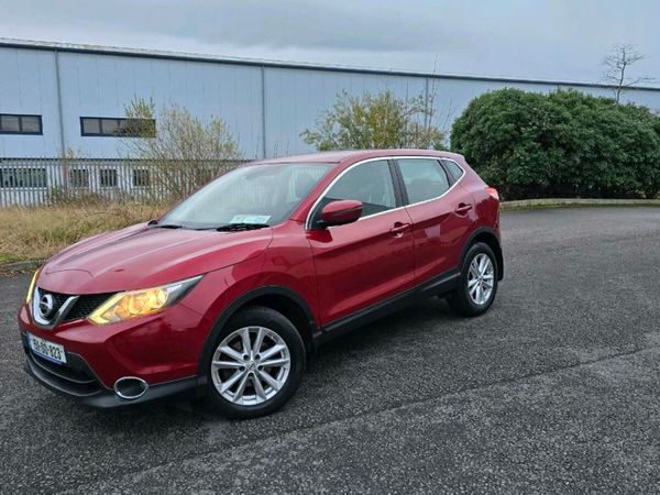Nissan Qashqai Hatchback, Diesel, 2015, Red