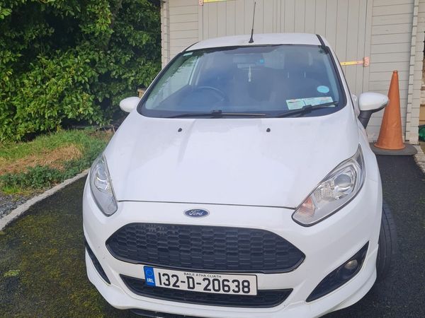 Ford Fiesta Hatchback, Petrol, 2013, White
