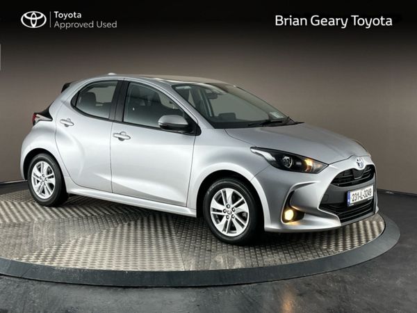 Toyota Yaris Hatchback, Petrol Hybrid, 2023, Silver