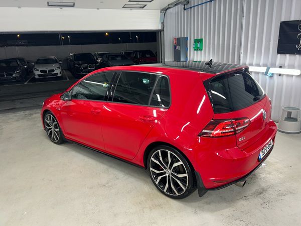 Volkswagen Golf Hatchback, Petrol, 2015, Red