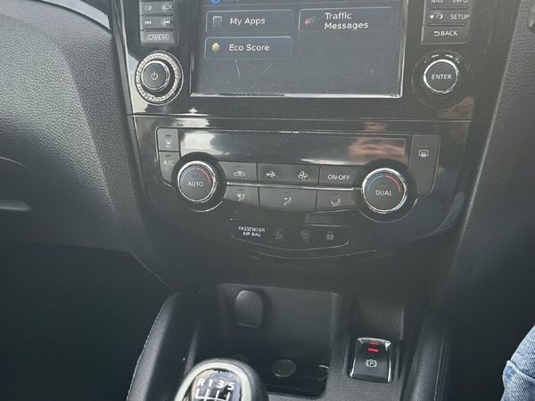 Nissan Qashqai Hatchback, Diesel, 2015, Black