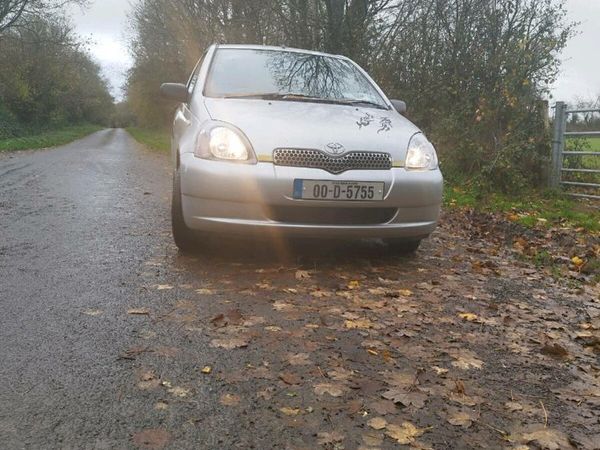 Toyota Yaris Hatchback, Petrol, 2000, Silver