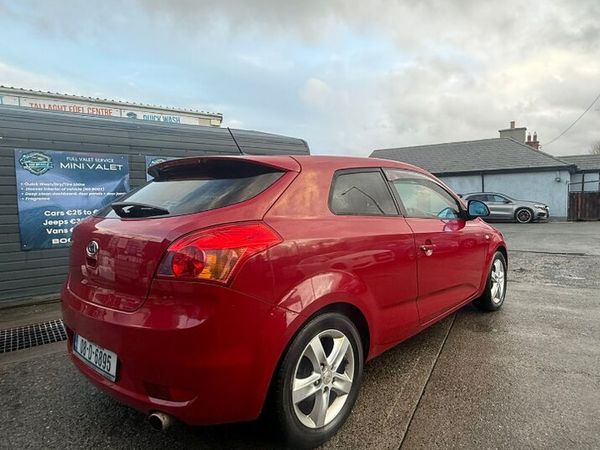 Kia Ceed Hatchback, Petrol, 2008, Red