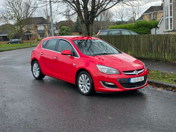 Vauxhall Astra Hatchback, Diesel, 2013, Red
