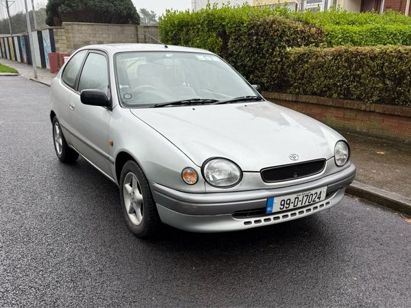 Toyota Corolla Hatchback, Petrol, 1999, Silver
