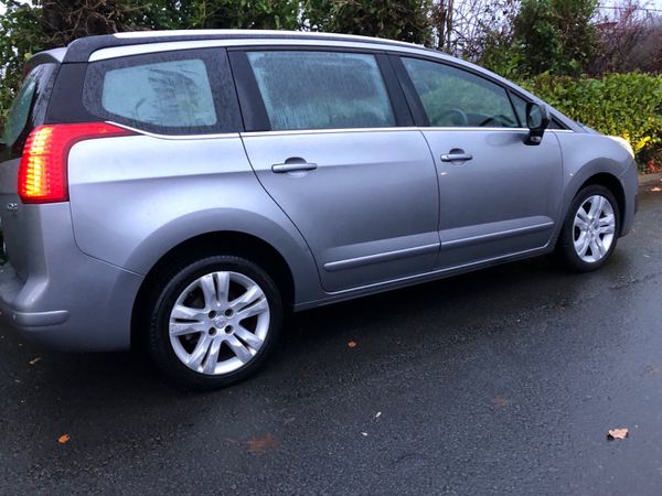 Peugeot 5008 MPV, Diesel, 2015, Grey