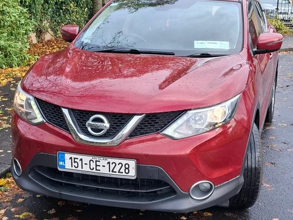 Nissan Qashqai Hatchback, Diesel, 2015, Red