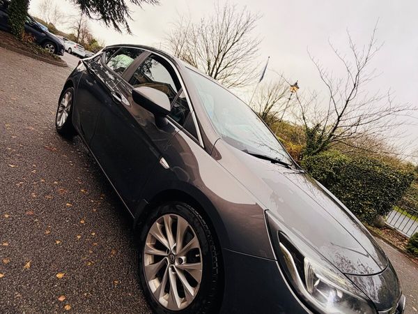 Vauxhall Astra Hatchback, Diesel, 2016, Grey