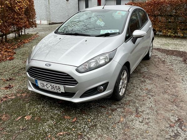 Ford Fiesta Hatchback, Petrol, 2013, Silver