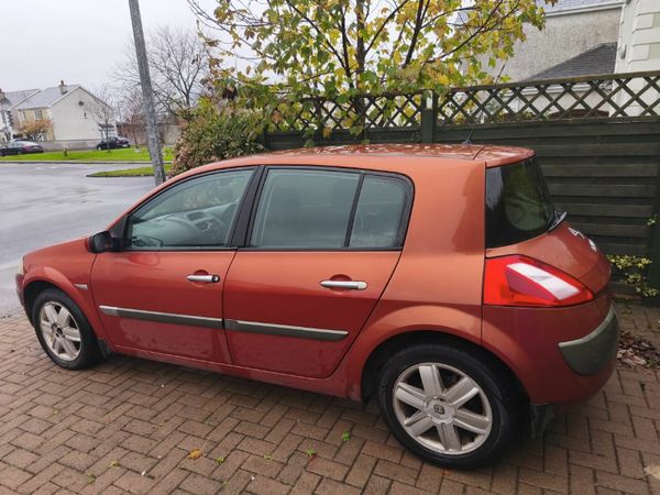 Renault Megane Hatchback, Petrol, 2004, Red