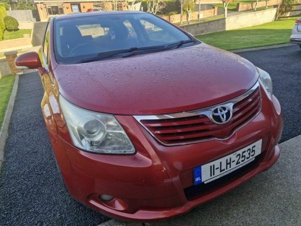Toyota Avensis Saloon, Petrol, 2011, Red