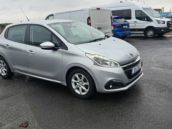 Peugeot 208 Hatchback, Petrol, 2018, Grey