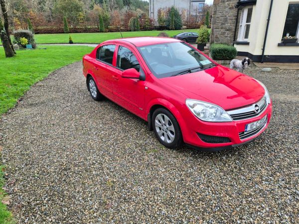 Opel Astra Saloon, Diesel, 2010, Red