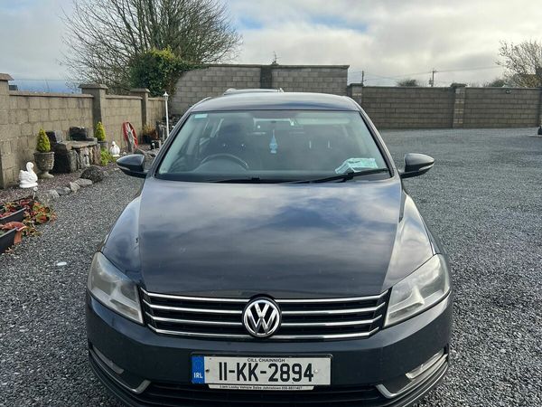 Volkswagen Passat Saloon, Diesel, 2011, Grey