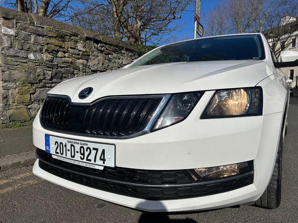 Skoda Octavia Saloon, Diesel, 2020, White