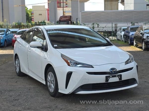 Toyota Prius Hatchback, Petrol Hybrid, 2020, White