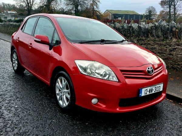 Toyota Auris Hatchback, Petrol, 2012, Red