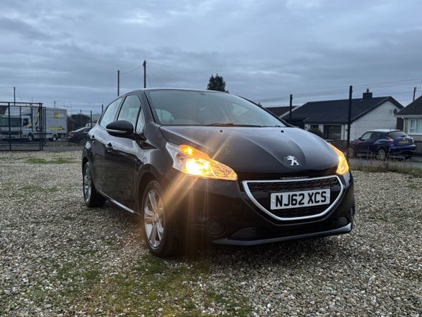 Peugeot 208 Hatchback, Diesel, 2012, Black