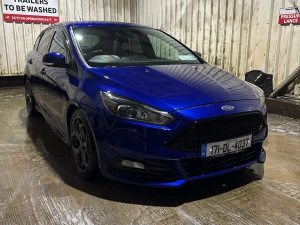 Ford Focus Hatchback, Diesel, 2017, Blue