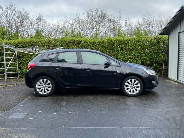 Opel Astra Hatchback, Diesel, 2011, Black