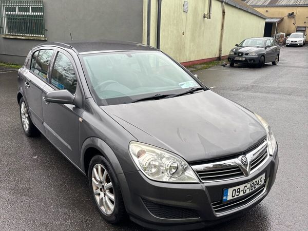Vauxhall Astra Hatchback, Diesel, 2009, Grey