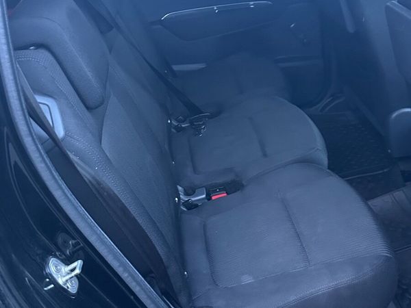 Peugeot 5008 MPV, Diesel, 2011, Black