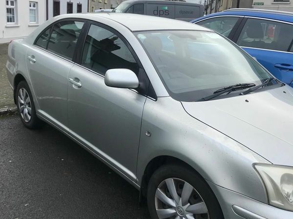 Toyota Avensis Saloon, Petrol, 2004, Silver