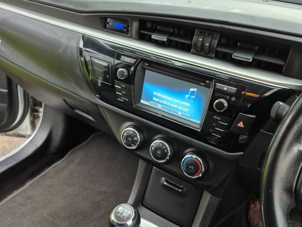 Toyota Corolla Saloon, Diesel, 2015, Silver