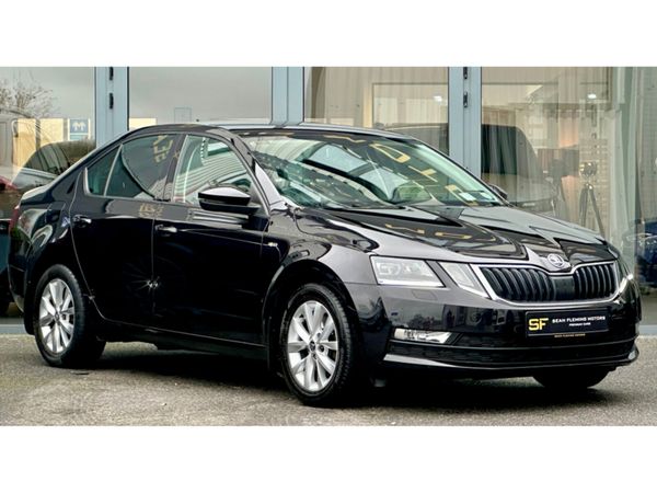 Skoda Octavia Hatchback, Petrol, 2020, Black