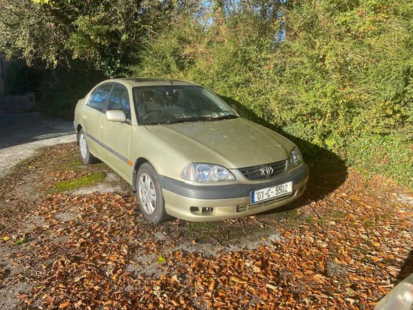 Toyota Avensis Saloon, Petrol, 2001, Beige