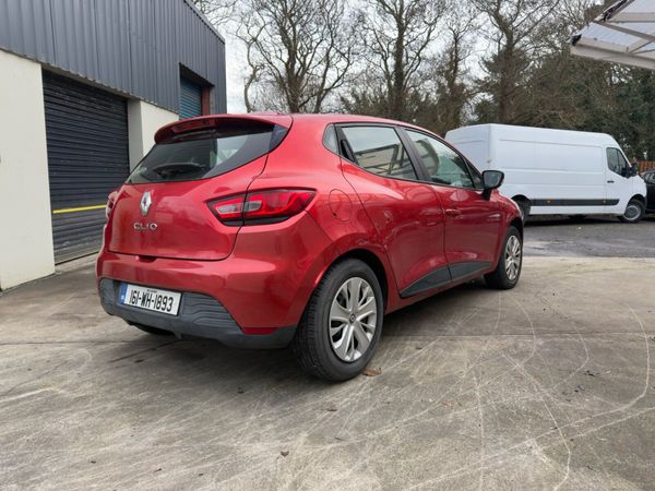 Renault Clio Hatchback, Petrol, 2016, Red