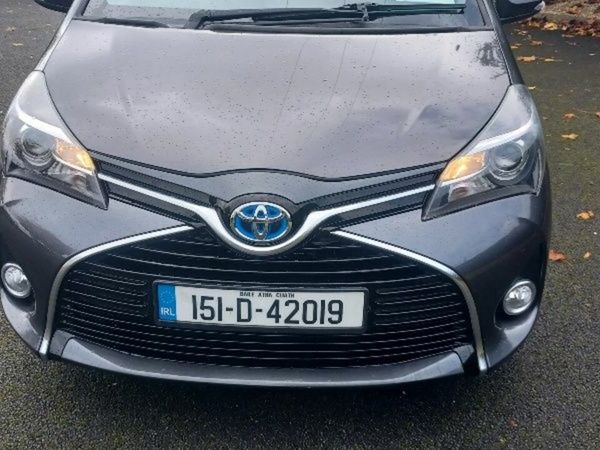 Toyota Yaris Hatchback, Petrol Hybrid, 2015, Grey