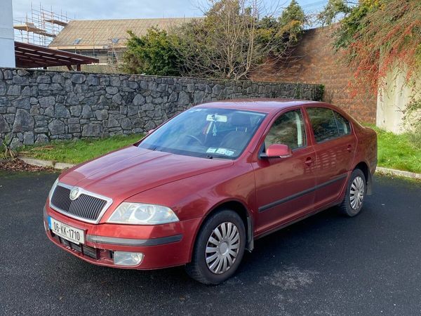 Skoda Octavia Hatchback, Petrol, 2006, Red