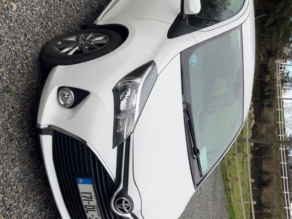 Toyota Yaris Hatchback, Diesel, 2017, White