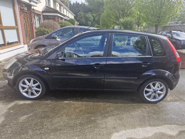 Ford Fiesta Hatchback, Petrol, 2005, Black