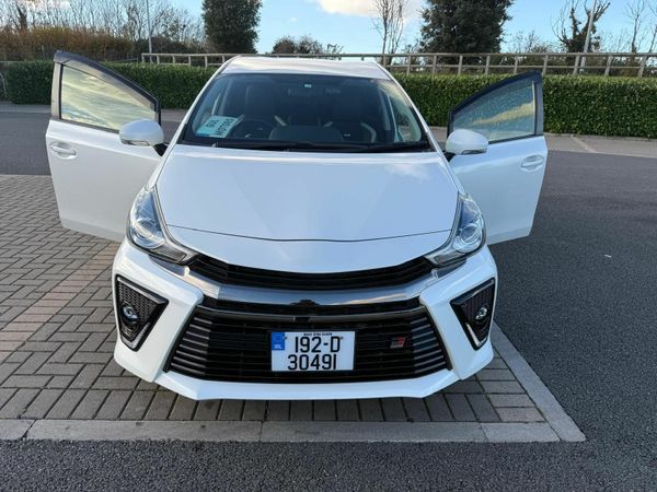 Toyota Prius MPV, Petrol Hybrid, 2019, White