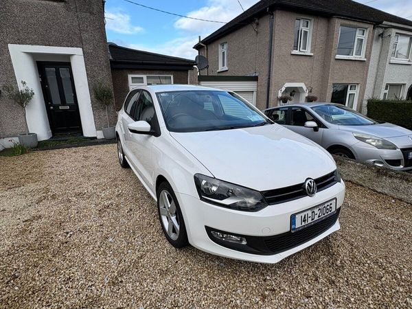 Volkswagen Polo Hatchback, Petrol, 2014, White