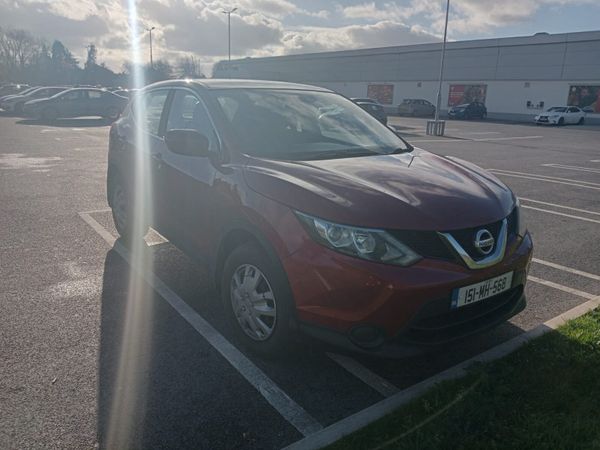 Nissan Qashqai Hatchback, Diesel, 2015, Red