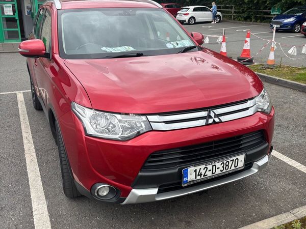 Mitsubishi Outlander SUV, Diesel, 2014, Red