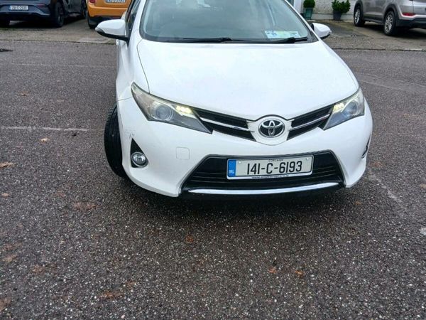 Toyota Auris MPV, Petrol, 2014, White