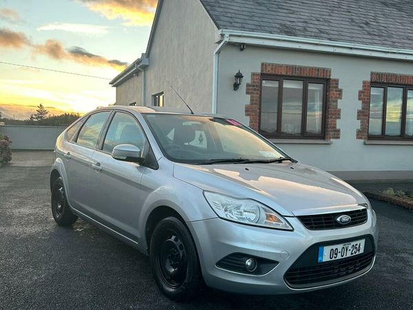 Ford Focus Hatchback, Petrol, 2009, Silver