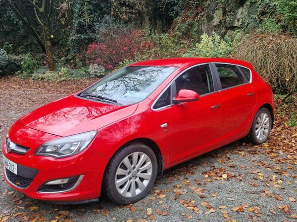 Vauxhall Astra Hatchback, Diesel, 2013, Red