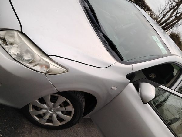 Toyota Corolla Saloon, Petrol, 2007, Silver