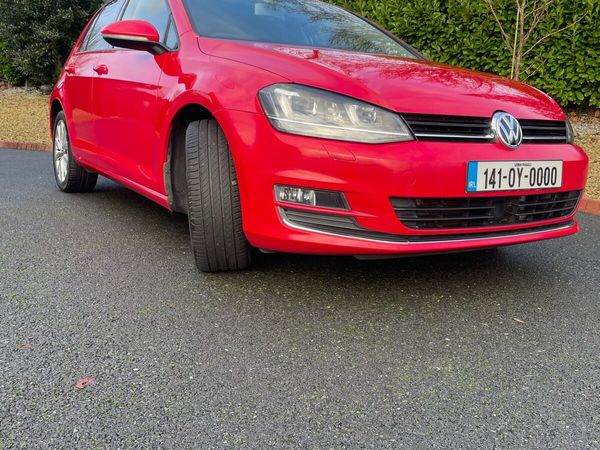 Volkswagen Golf Hatchback, Petrol, 2014, Red
