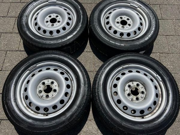 Suzuki Swift Hatchback, Petrol, 2020, Red