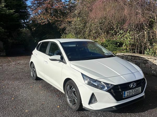 Hyundai i20 Hatchback, Petrol, 2023, White